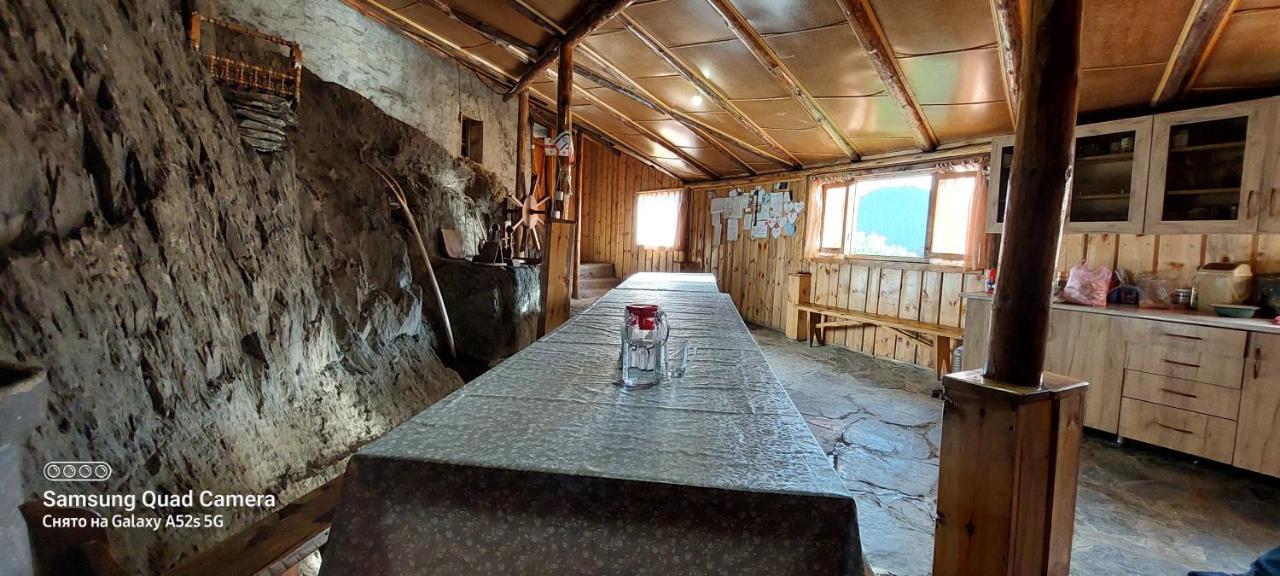 Guest House Tsasne Omalo 外观 照片