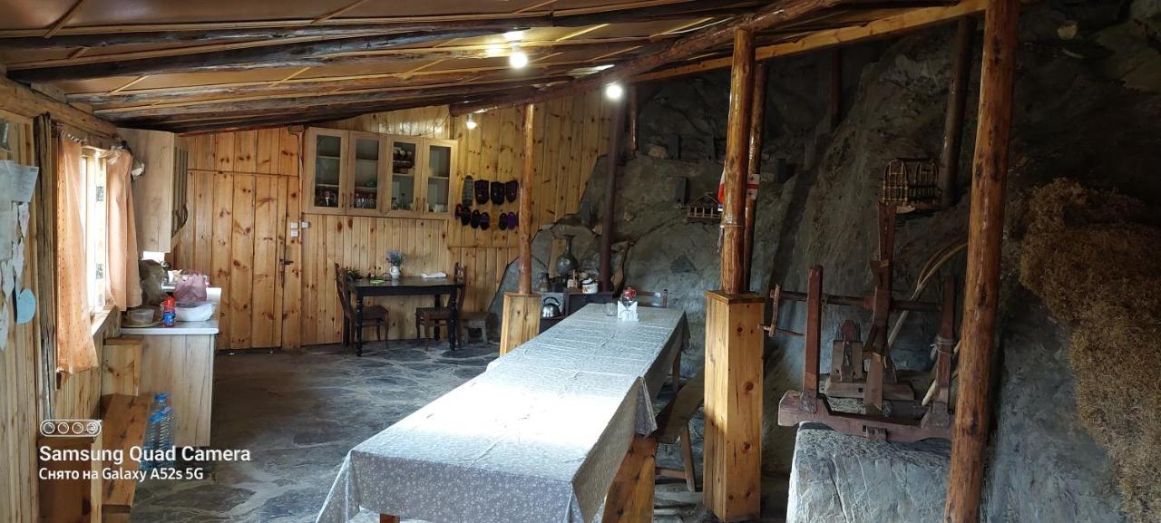 Guest House Tsasne Omalo 外观 照片