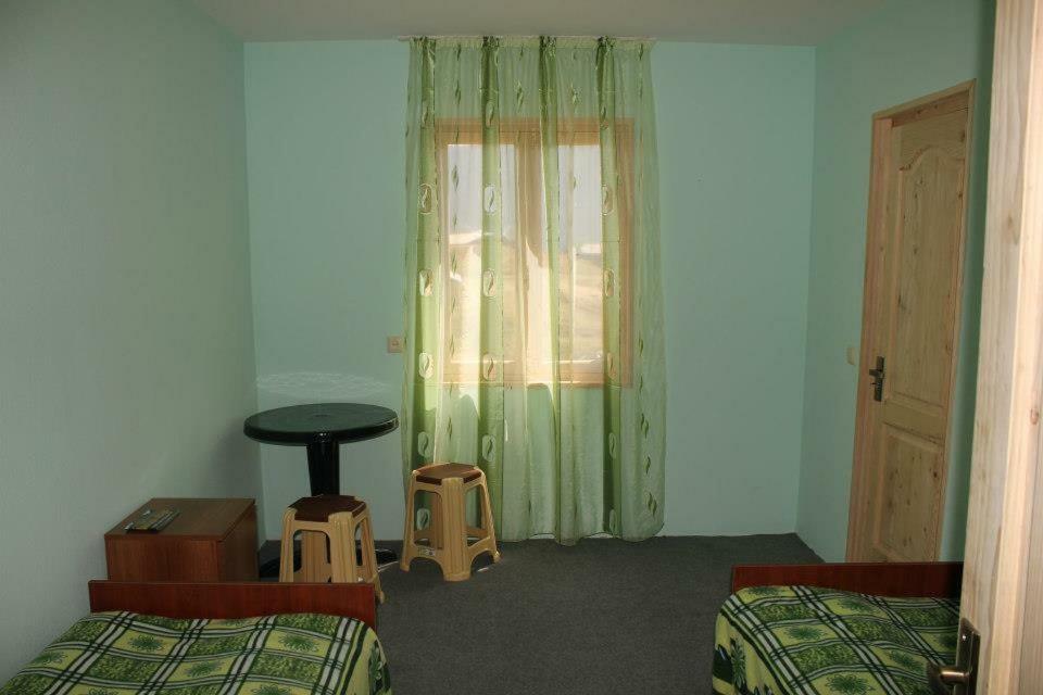 Guest House Tsasne Omalo 外观 照片