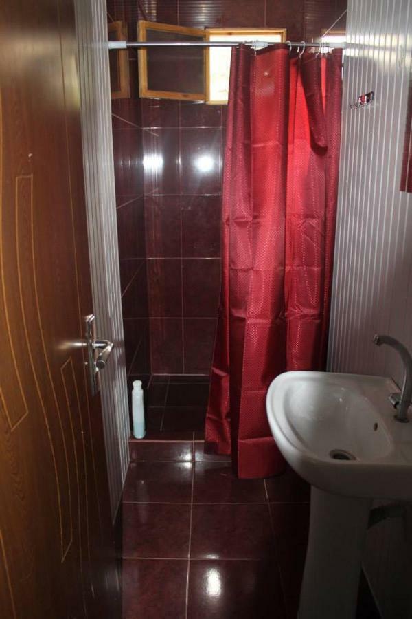 Guest House Tsasne Omalo 外观 照片